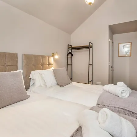 The Warehouse With Free Parking Haxby