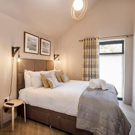 The Warehouse With Free Parking *