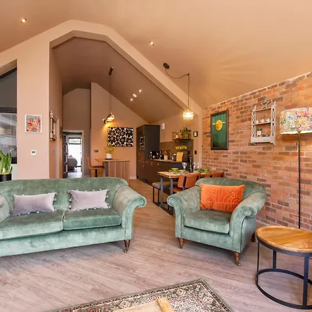Vakantiehuis The Warehouse With Free Parking *