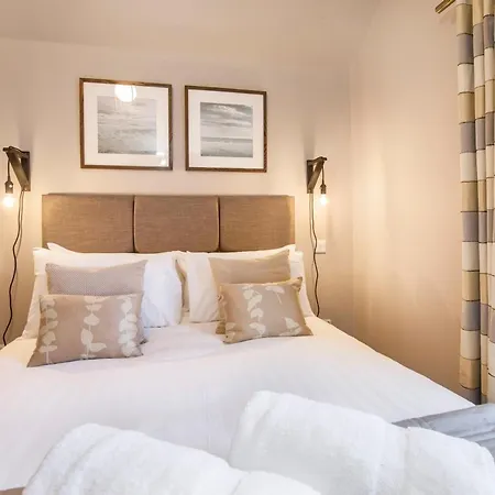 The Warehouse With Free Parking *