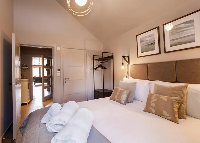 The Warehouse With Free Parking *