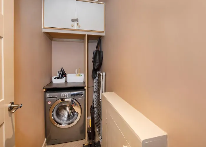 The Warehouse With Free Parking