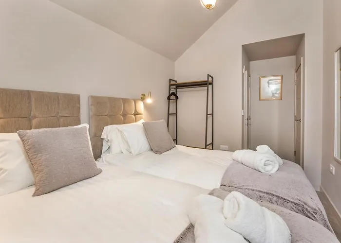 The Warehouse With Free Parking Haxby