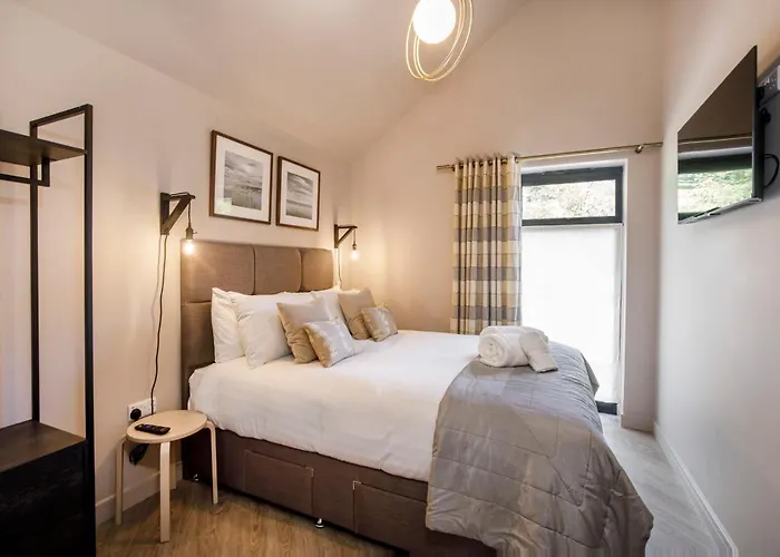 The Warehouse With Free Parking *